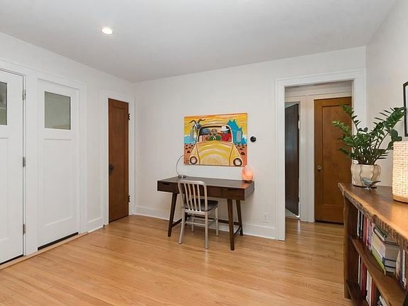 5th image of 3628 E Roanoke Dr