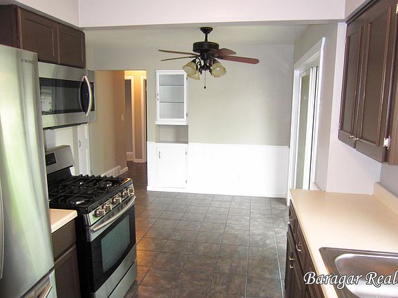 4th image of 1307 Brookmark St SE