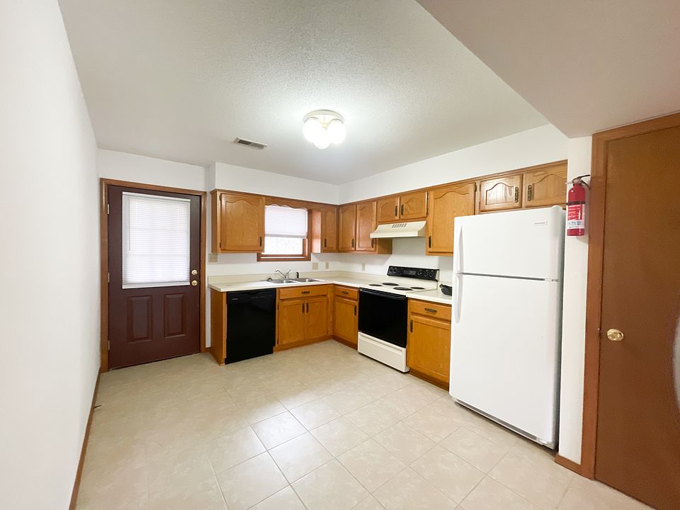 1st image of 1589 Belair Dr #14