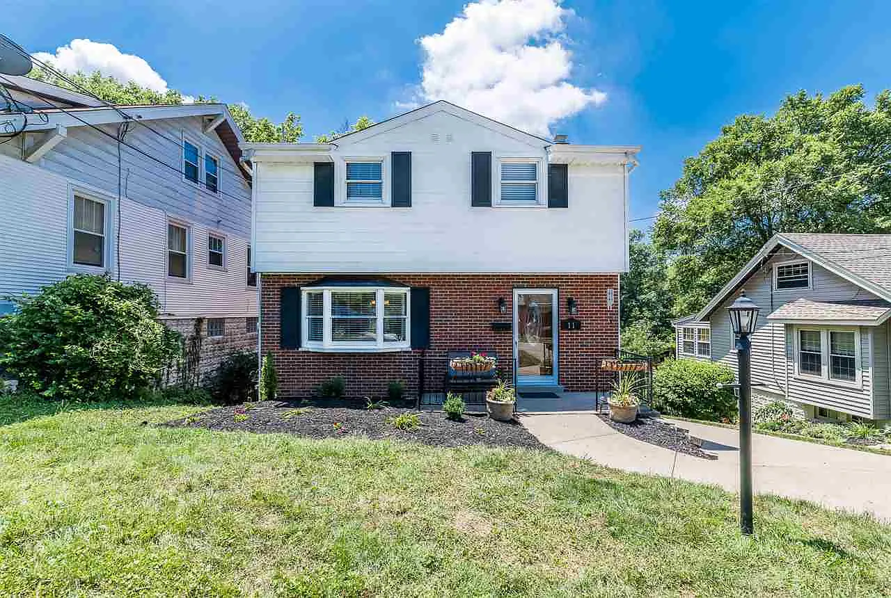 11 Ridgeway Ave photo 1