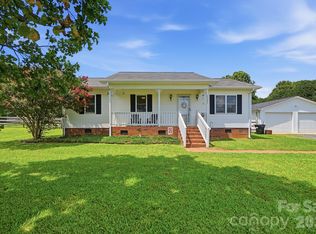 34295 Springdale Dr, New London, NC 28127