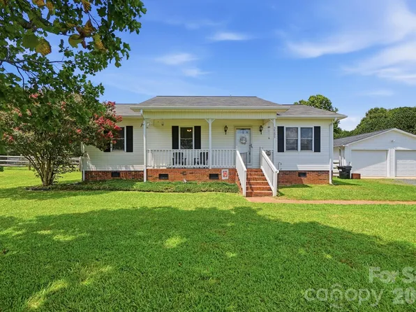 34295 Springdale Dr, New London, NC 28127