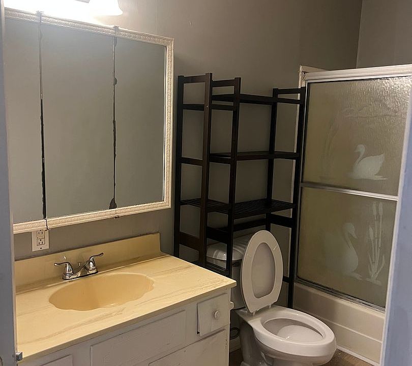 1st image of 440 Country Lane Dr APT 52