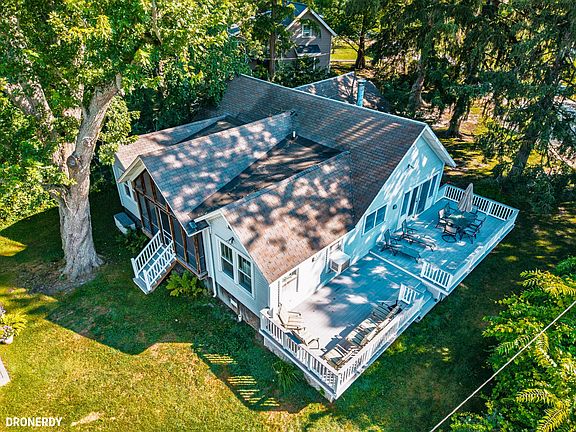 3rd image of 15552 Victor Rd #1