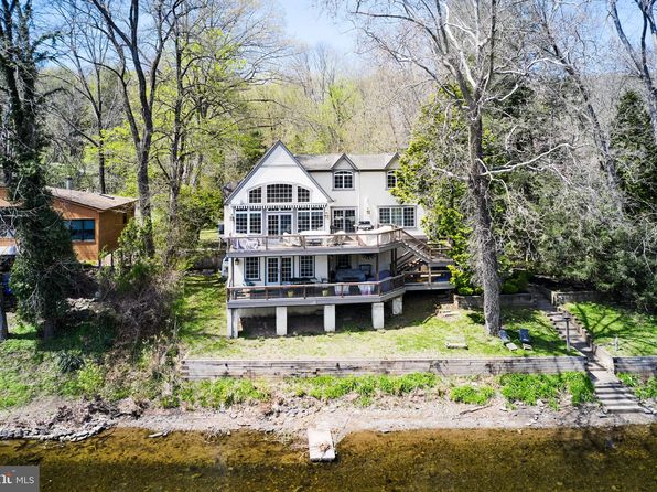 30 Bridge Four Ln, Pipersville, PA 18947