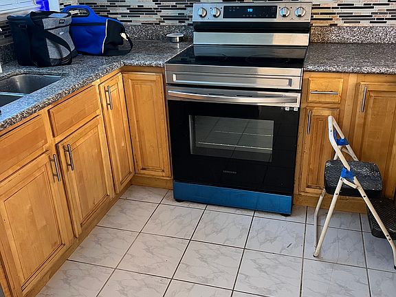 3rd image of 812 Hooshang Ct