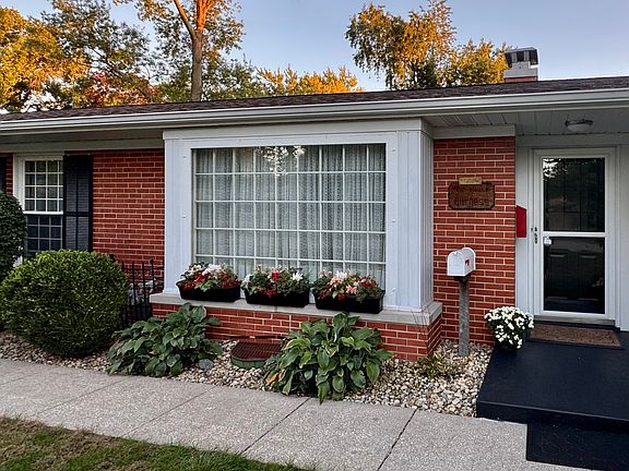 3rd image of 1919 Owens Dr