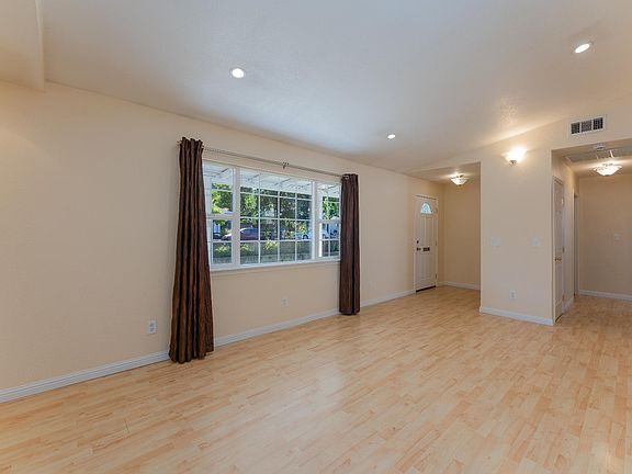 5th image of 721 S Oak Street