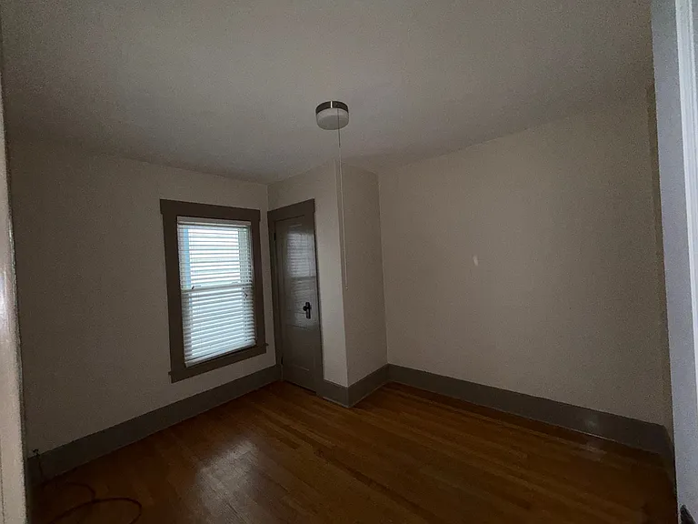 323 Arlington Ave #UPSTAIRS — Photo 8