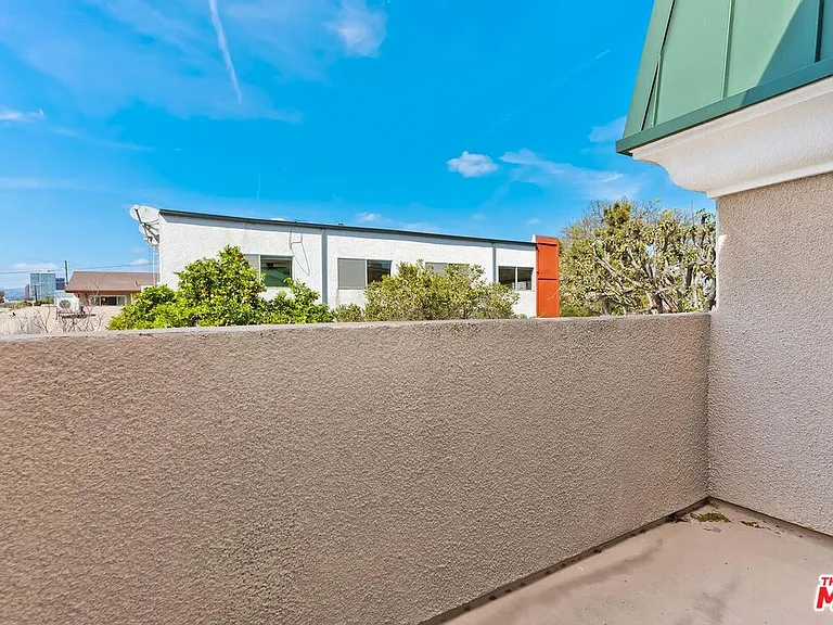 11603 Mississippi Ave — Photo 28