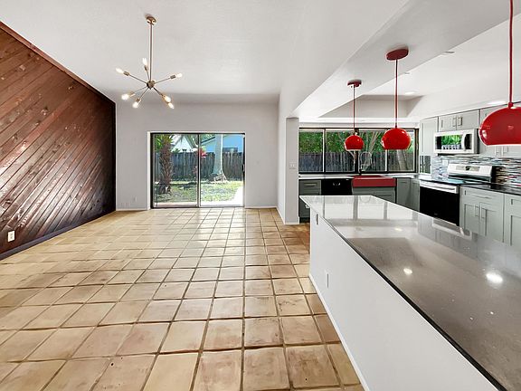 2nd image of 508 NW 103rd Avenue