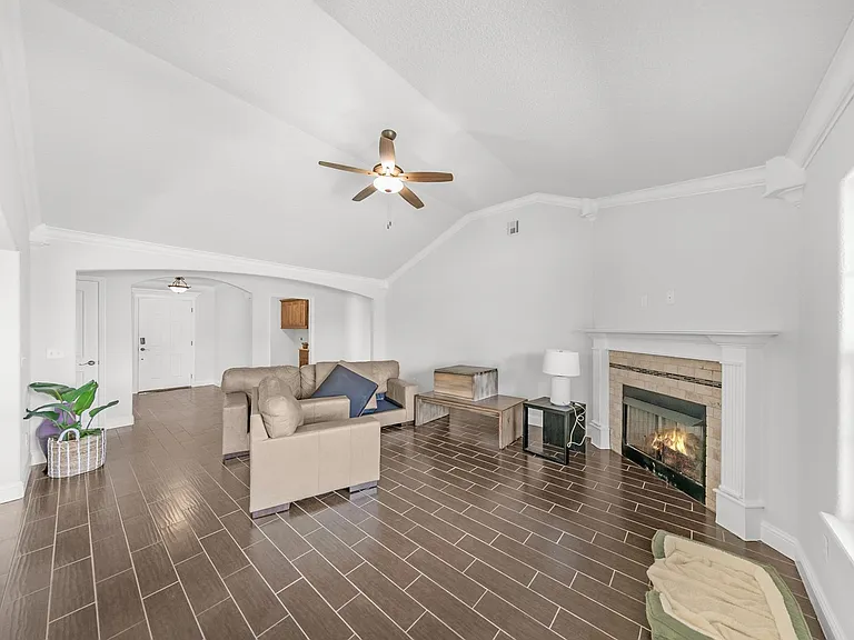 3002 Fernwood Ave — Photo 2