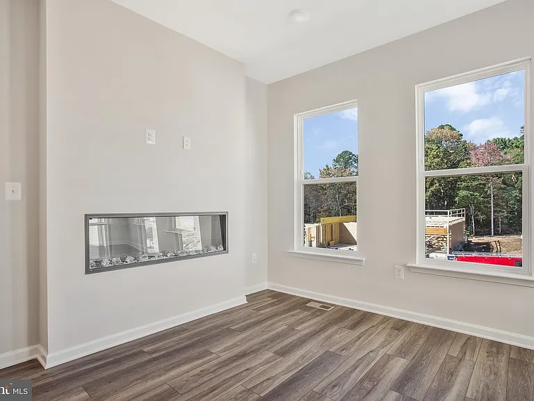 244 Mainstream Dr — Photo 15