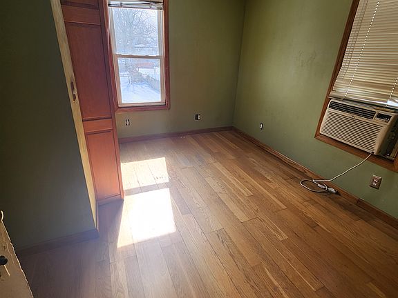 3rd image of 237 W 4th Ave #1