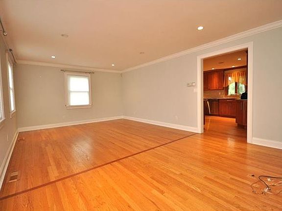 5th image of 46 Will Rogers Ln