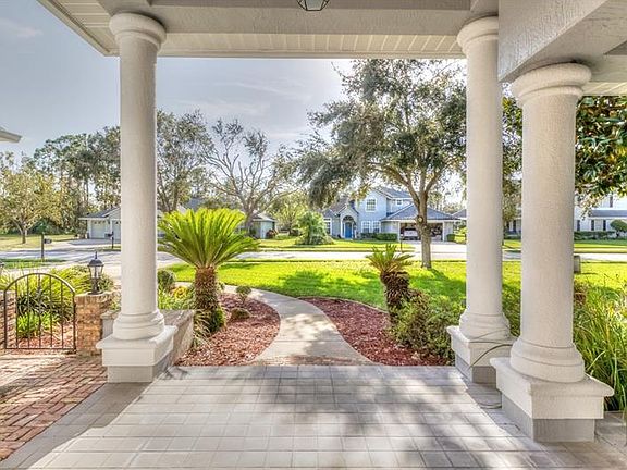 3rd image of 17 Lakebluff Dr