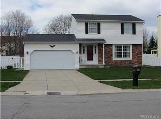 31 Fawn Trl, West Seneca, NY 14224