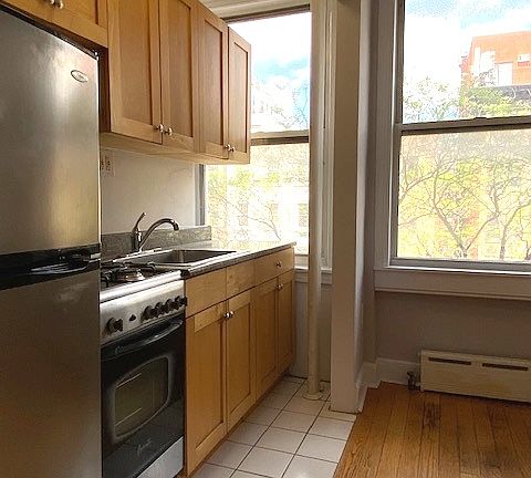 5th image of 223 2nd Ave APT 4F