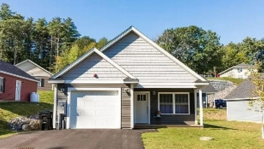 3 bed, 1.0 bath, 1485 sqft, $2,575 — Photo 1