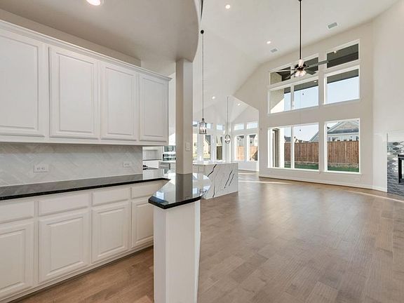 5th image of 1025 Cascading Creek Dr