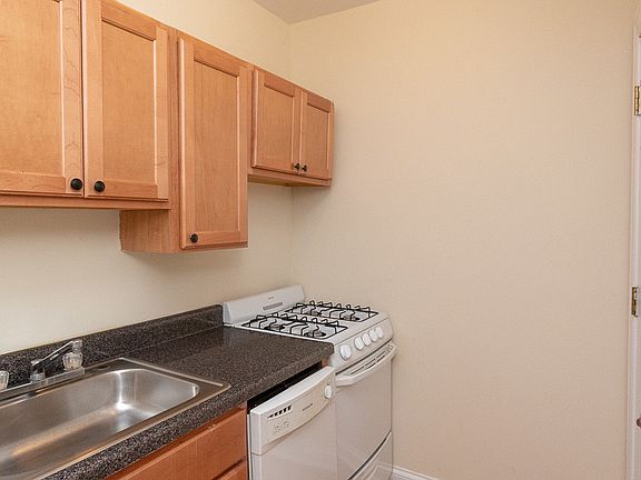 3rd image of 431 W Belden Ave #D201c