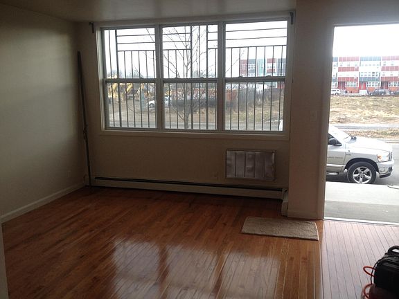 5th image of 602 Vandalia Ave #1