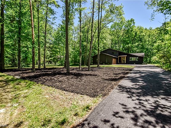 3rd image of 19121 Brewster Rd