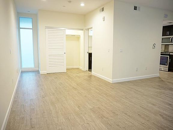 3rd image of 177 E Del Mar Blvd #404