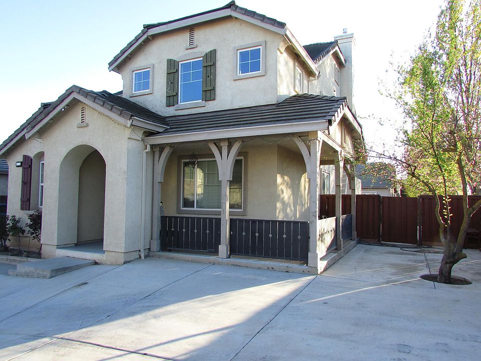 1110 Landing Lane- Private cul-de-sac