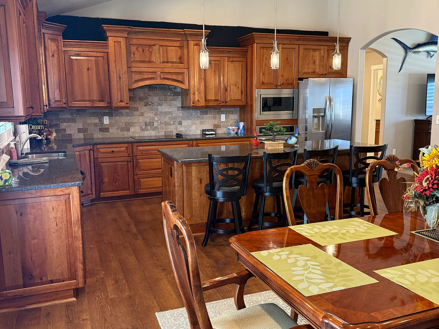 2 bed, 2.5 bath, 1914 sqft, $2,500 — Photo 3