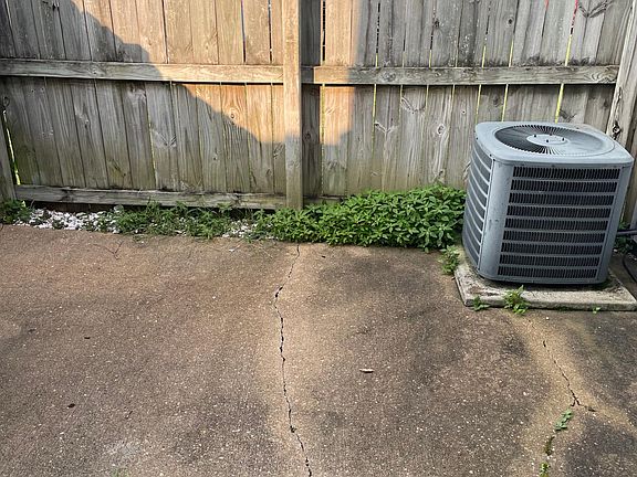 3rd image of 1417 Wentworth Dr APT 102