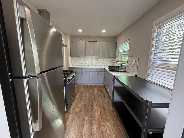 1727 Donaldson Ave — Photo 15