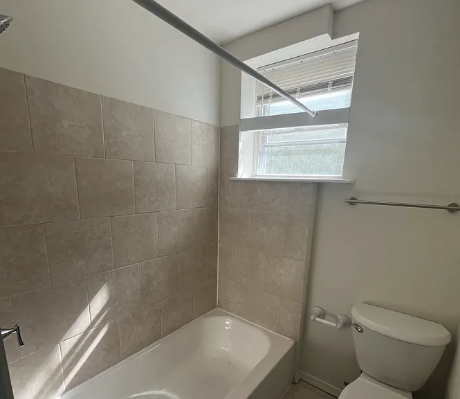 1511 S Hollywood St — Photo 12