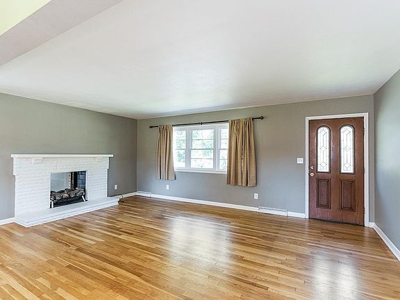 4th image of 212 Pembroke Dr