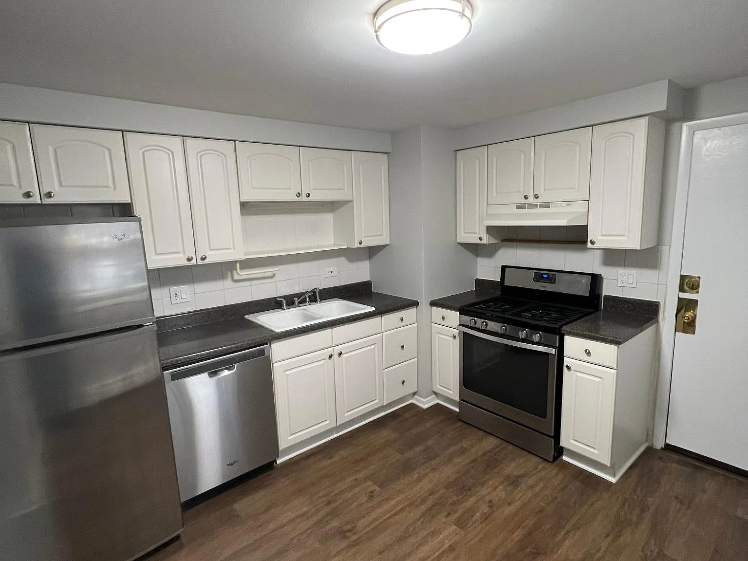 2 bed, 1100 sqft, $1,900 — Photo 4