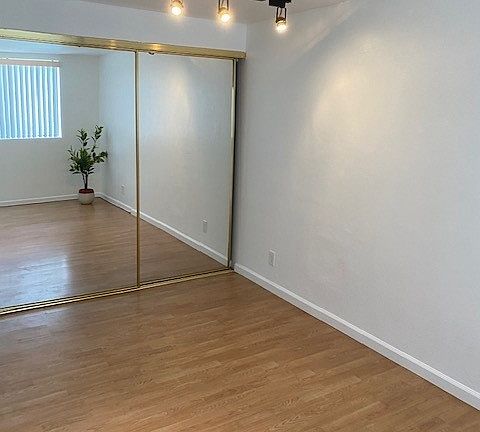 3rd image of 1943 Vista Del Mar Ave #4