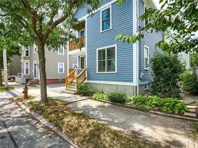 27 Hammond St, Providence, RI, 02909
