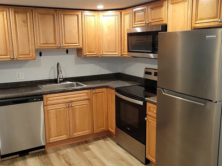 144 Savannah Ave — Photo 1