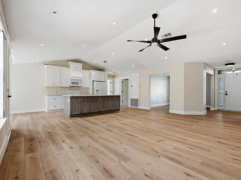 4881 Traxx St — Photo 15