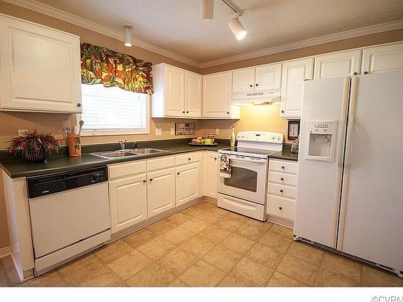 4th image of 7858 Silktree Pl