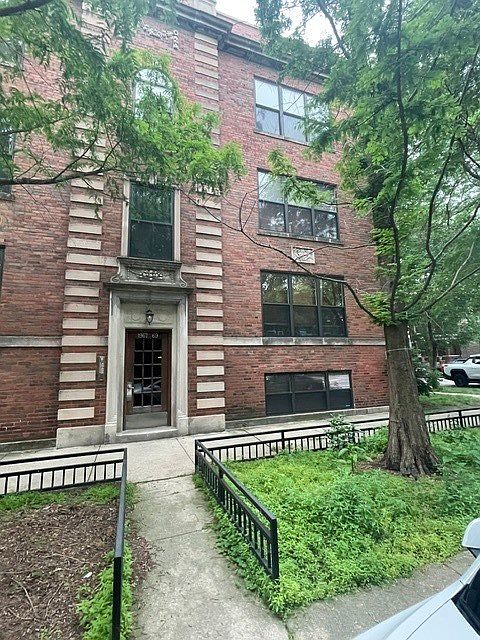 1st image of 1967 W Cullom Ave APT 3
