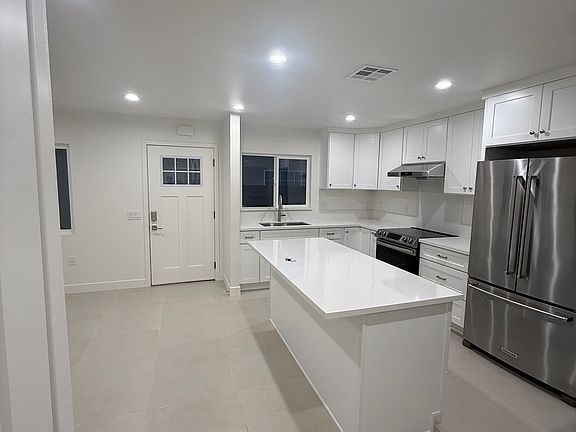 5th image of 9685 Blake Ave