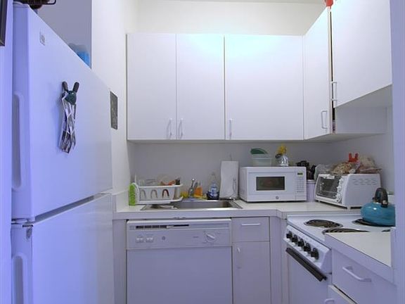 2nd image of 434 E 72nd St APT 6B