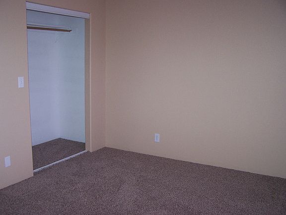 4th image of 404 Harbor Dr