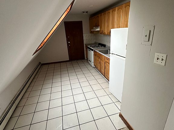 3rd image of 136-138 Marshall St #3