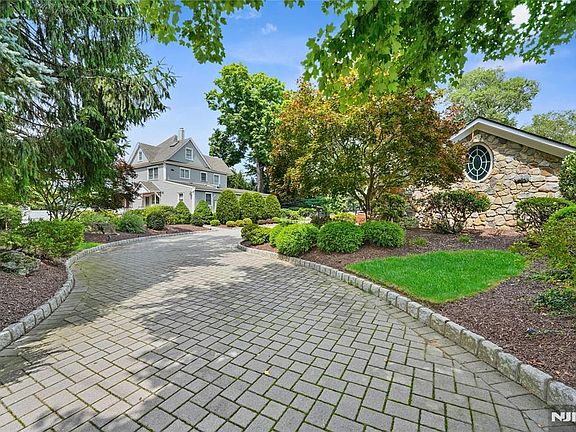 3rd image of 235 Kinderkamack Rd