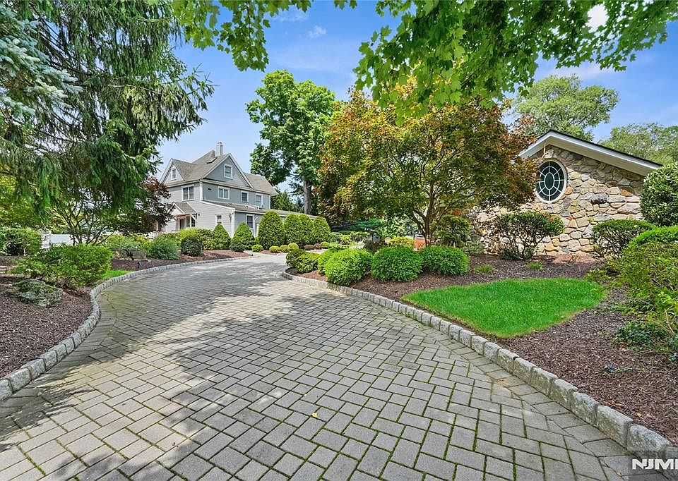 1st image of 235 Kinderkamack Road