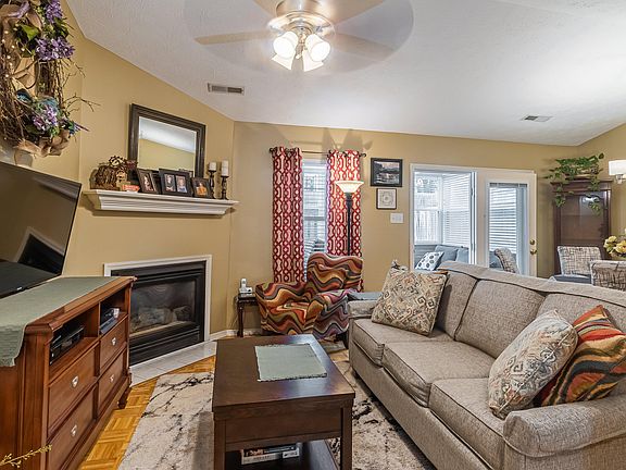5th image of 945 Brittany Deanne Ln