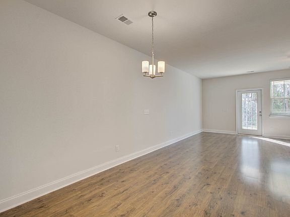 4th image of 7821 Montview Rd
