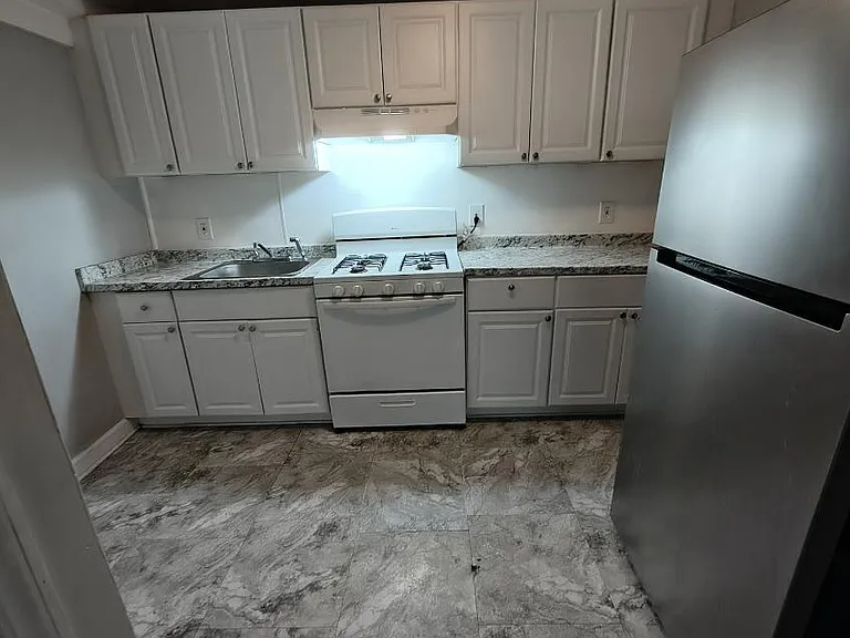 467 Allen St #101 — Photo 10